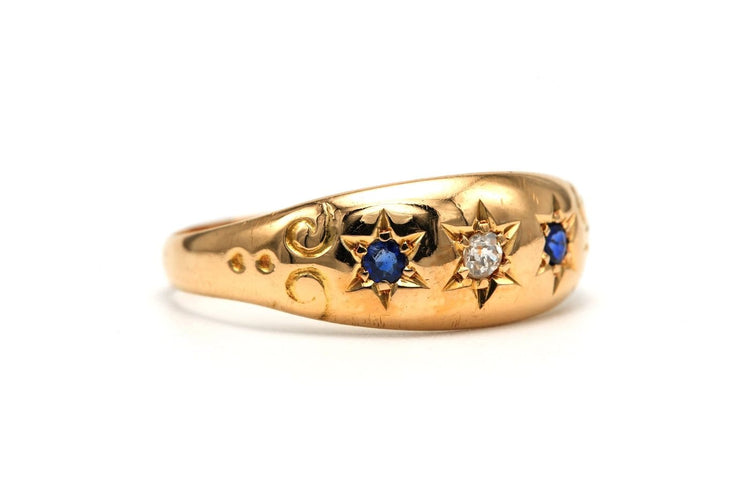 57 Bague Art déco en or jaune 18 ct, diamant et saphirs 58 Facettes B832
