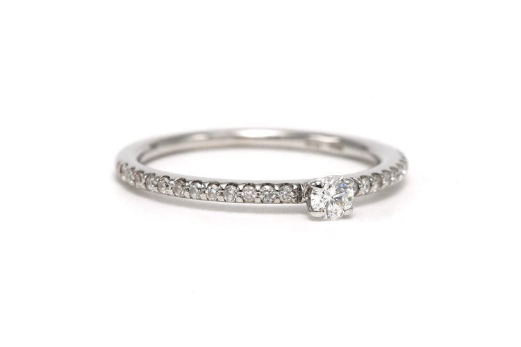 48 Bague contemporaine en or blanc 18 carats et diamants 0,31 ct 58 Facettes DEP-SAD3