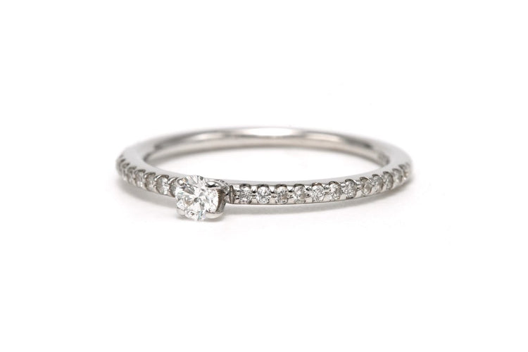 48 Bague contemporaine en or blanc 18 carats et diamants 0,31 ct 58 Facettes DEP-SAD3