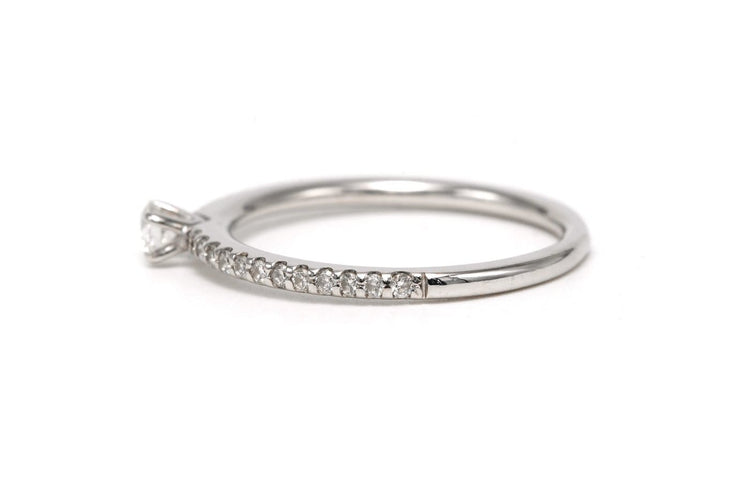 48 Bague contemporaine en or blanc 18 carats et diamants 0,31 ct 58 Facettes DEP-SAD3