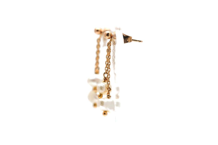 Boucles d'oreilles contemporaines en or jaune 18 carats et perles 58 Facettes 24013