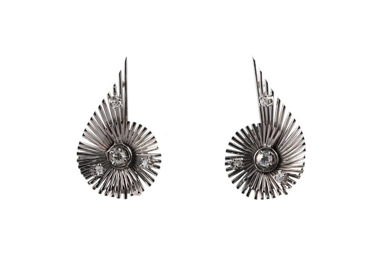 Boucles d'oreilles années 70 en or blanc et diamants 58 Facettes 23898
