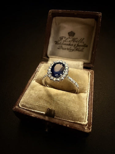 55 Bague en or blanc avec saphir et diamants 58 Facettes AN85MT