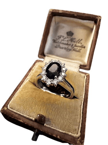 54 Bague en or blanc 18K avec saphir et diamants 58 Facettes AN70MT