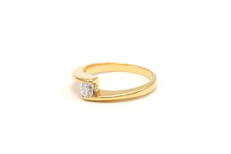 52 Bague contemporaine en or jaune 18 carats et diamant 58 Facettes 22350