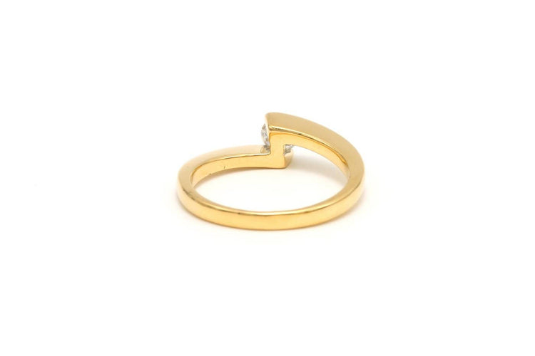 52 Bague contemporaine en or jaune 18 carats et diamant 58 Facettes 22350