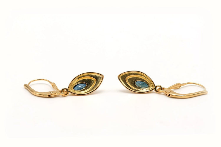Boucles d'oreilles 1970 en or jaune 18 carats et saphirs 58 Facettes 22471