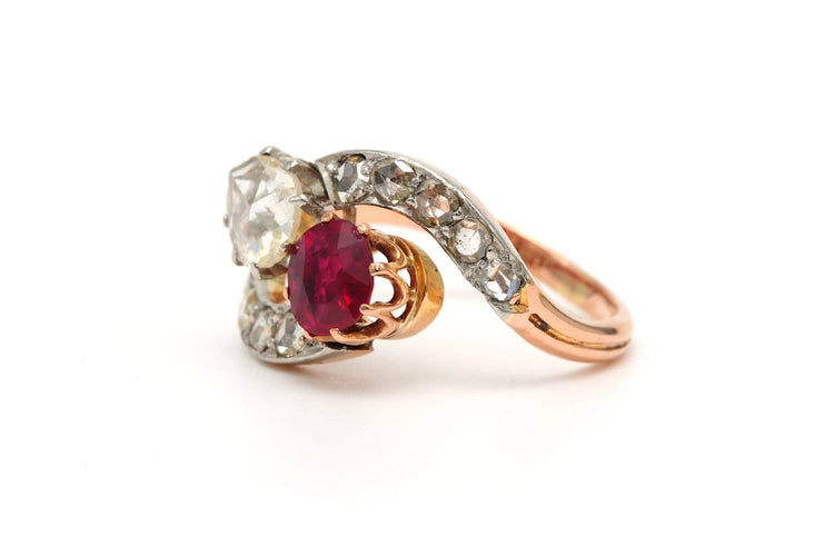 52 Art Nouveau - Bague en or jaune, rubis de synthèse et diamants 58 Facettes 22576