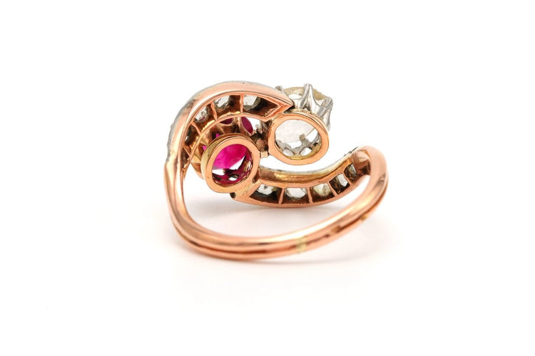 52 Art Nouveau - Bague en or jaune, rubis de synthèse et diamants 58 Facettes 22576