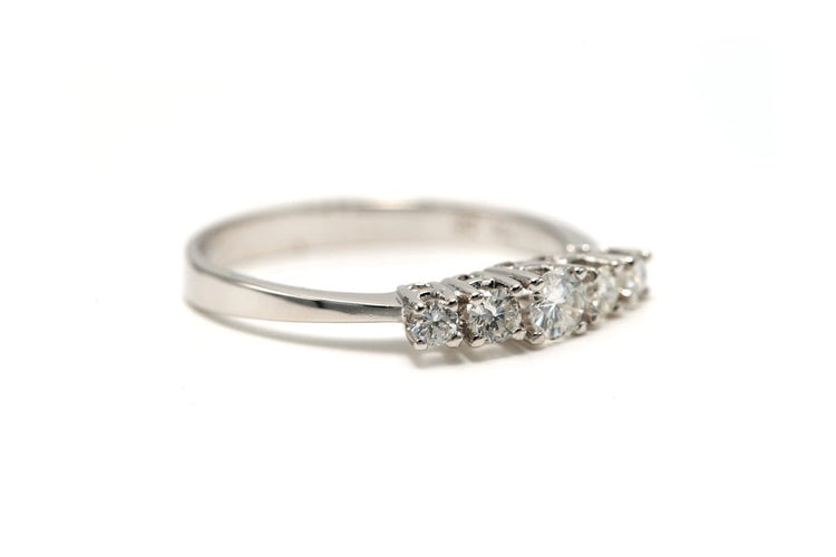 61 Bague contemporaine en or blanc et diamants 58 Facettes 22734