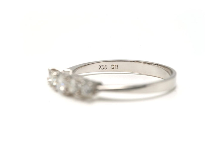61 Bague contemporaine en or blanc et diamants 58 Facettes 22734