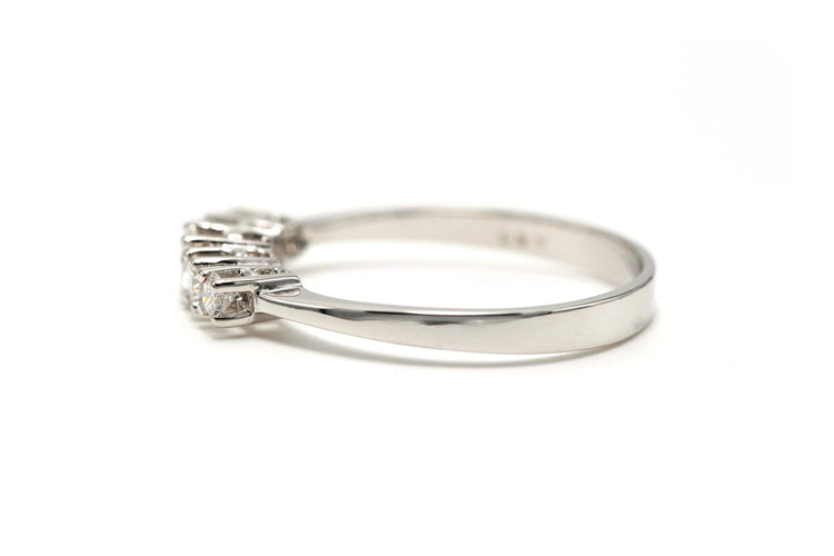 61 Bague contemporaine en or blanc et diamants 58 Facettes 22734