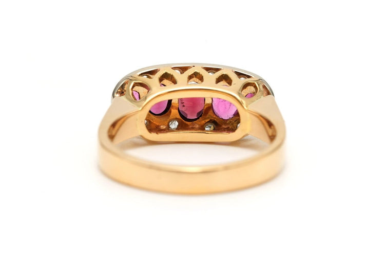 56 Art Déco - Bague en or jaune, rubis et diamants 58 Facettes 22751