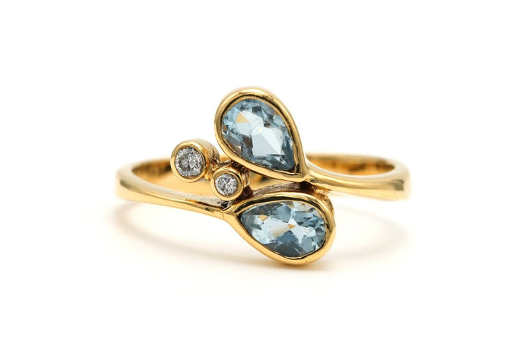 56 Bague contemporaine en or jaune, topazes et diamants 58 Facettes 22938