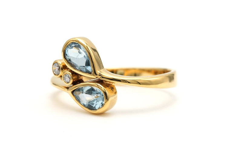 56 Bague contemporaine en or jaune, topazes et diamants 58 Facettes 22938