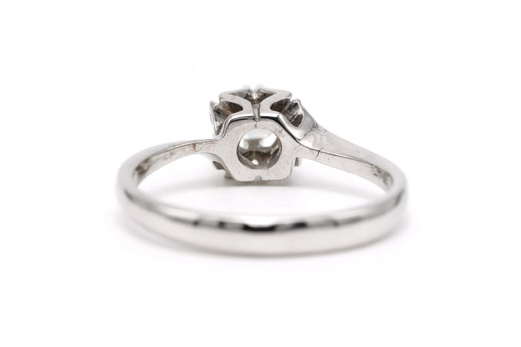 56 Bague contemporaine en or blanc 18 carats et diamant 58 Facettes 23103