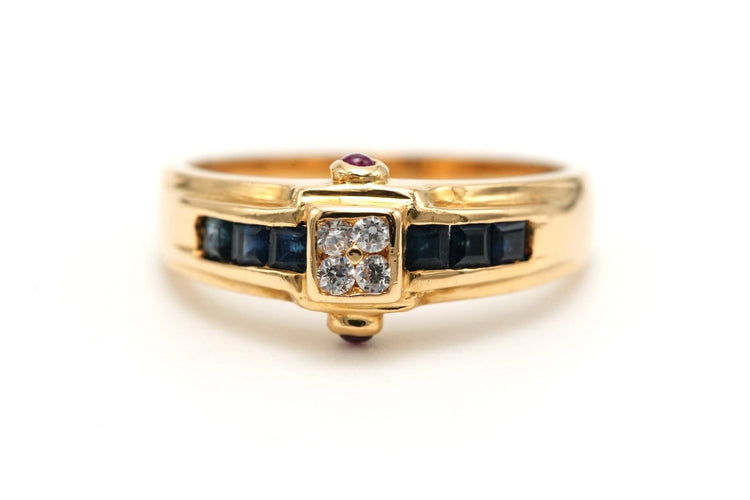 52 Bague contemporaine en or jaune, saphirs, rubis et diamants 58 Facettes 23176