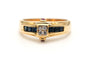 52 Bague contemporaine en or jaune, saphirs, rubis et diamants 58 Facettes 23176