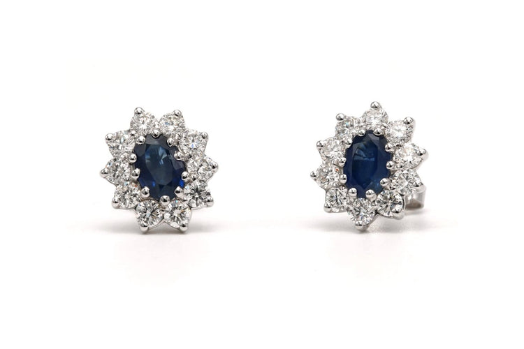 Boucles d'oreilles contemporaines en or blanc 18 carats, saphirs et diamants 58 Facettes 23714
