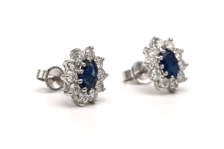 Boucles d'oreilles contemporaines en or blanc 18 carats, saphirs et diamants 58 Facettes 23714