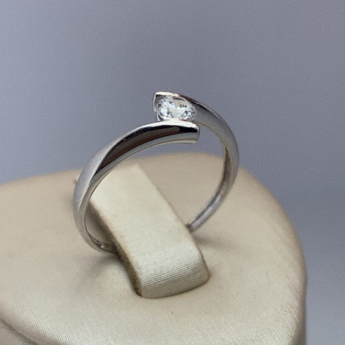 Bague 54 Bague solitaire en or blanc 18 carats 58 Facettes 250226