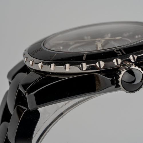 Chanel J12 - Montre H1626 en céramique noire et diamants 58 Facettes TOT-02021