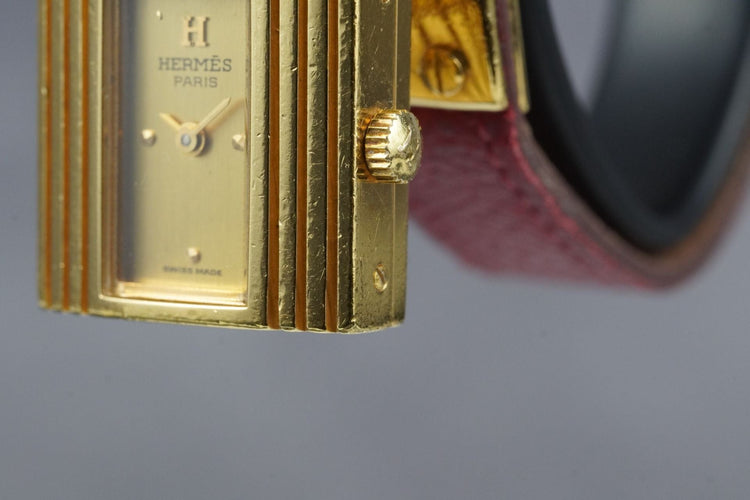 Hermès Kelly - Montre plaqué or bracelet cuir rouge 58 Facettes TOT-11286