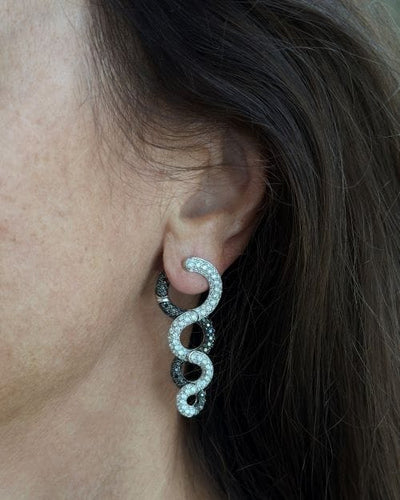 Boucles d'oreilles Boucles d’oreilles pendantes en or blanc 18 kt avec diamants 58 Facettes 25641