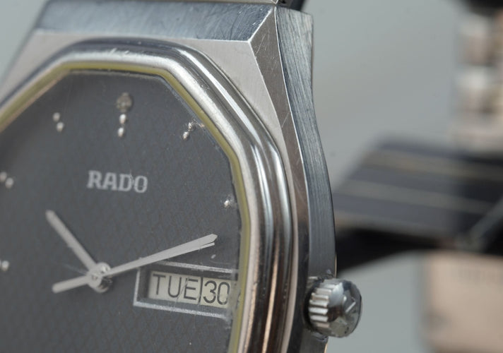 Montre Rado Quartz Day Date - Montre unisexe en acier 58 Facettes TOT-11208