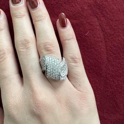 Bague 55 Bague jonc ondulée en or blanc 18 ct et diamants 58 Facettes 19851