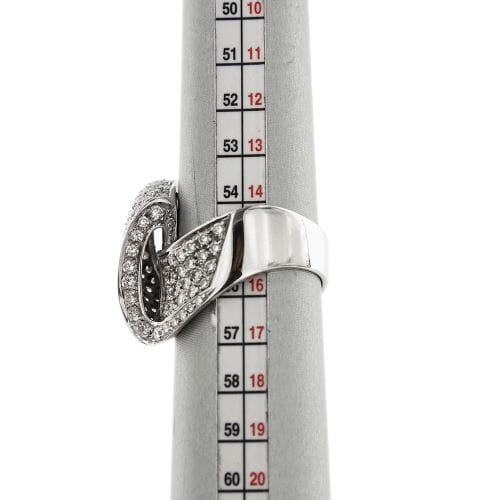 Bague 55 Bague jonc ondulée en or blanc 18 ct et diamants 58 Facettes 19851
