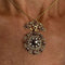 Pendentif Pendentif ancien rond en or jaune 18 ct avec diamants et rubis 58 Facettes 28141