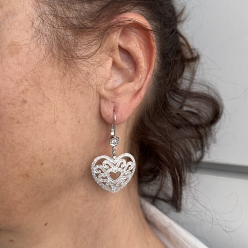 Boucles d'oreilles Boucles d’oreilles pendantes cœur en or blanc 18 ct et diamants 58 Facettes 28314