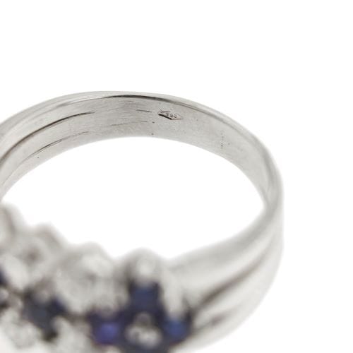 Bague 56 Bague rivière triple en or blanc 18 ct avec diamants et saphirs 58 Facettes 30225