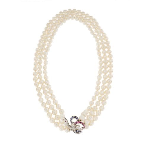 Collier Collier - Perles Akoya trois rangs en or blanc 18 ct, diamants, saphirs et rubis 58 Facettes 31430