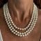 Collier Collier - Perles Akoya trois rangs en or blanc 18 ct, diamants, saphirs et rubis 58 Facettes 31430