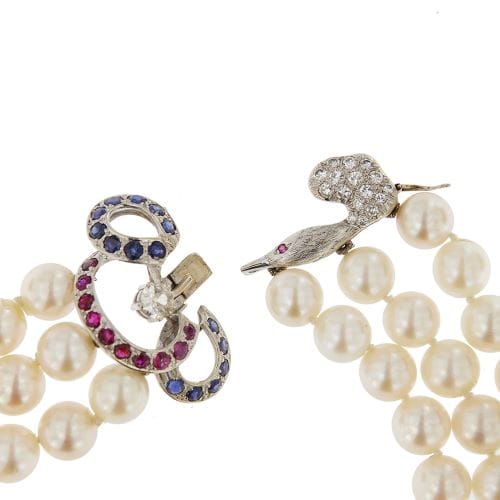 Collier Collier - Perles Akoya trois rangs en or blanc 18 ct, diamants, saphirs et rubis 58 Facettes 31430