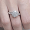 54 Bague rosette en or blanc 18k et diamants 58 Facettes 1G1708