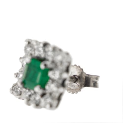 https://api-ledial.emberware.it/app/uploads/2022/12/1609-orecchini-lobo-oro-smeraldo-diamanti-6.jpg