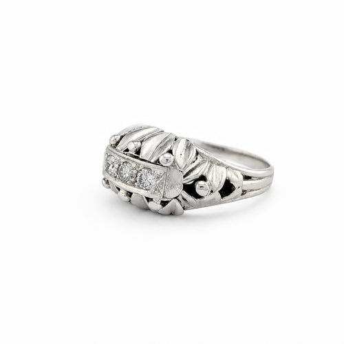 https://18carats.fr/wp-content/uploads/2026/06/37833-37835-Bague-ancienne-en-or-blanc-et-diamants.jpg