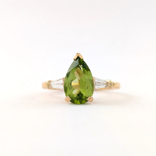https://18carats.fr/wp-content/uploads/2026/06/37775-37804-Bague-en-or-jaune-peridot-taille-poire-et-deux-diamants-tappers.jpg