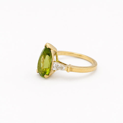 https://18carats.fr/wp-content/uploads/2026/06/37775-37777-Bague-en-or-jaune-peridot-taille-poire-et-deux-diamants-tappers.jpg