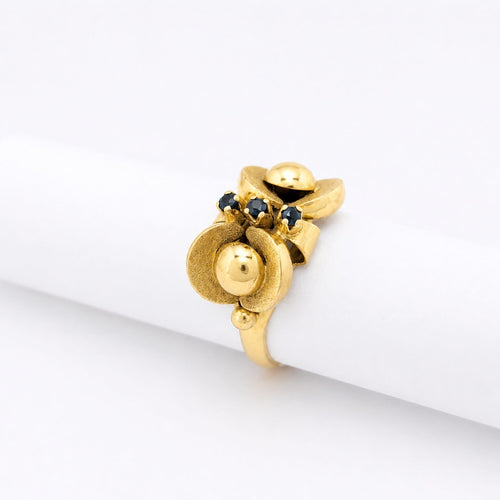 https://18carats.fr/wp-content/uploads/2026/06/37712-37713-Bague-en-or-jaune-et-saphir.jpg