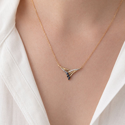 https://18carats.fr/wp-content/uploads/2026/06/37362-37849-Collier-stylise-en-or-bicolore-serti-de-saphirs-navette.jpg