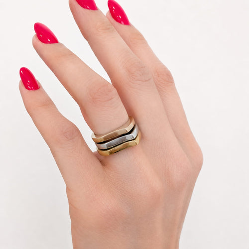 https://18carats.fr/wp-content/uploads/2026/05/36957-37448-Trio-de-bagues-trois-ors.jpg