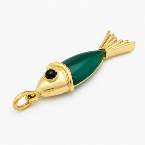 https://18carats.fr/wp-content/uploads/2026/05/36847-36851-Pendentif-poisson-en-or-jaune-onyx-et-calcedoine.jpg