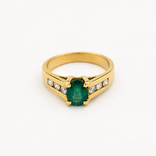 https://18carats.fr/wp-content/uploads/2026/03/35372-36844-Bague-en-or-jaune-diamants-et-emeraude.jpg