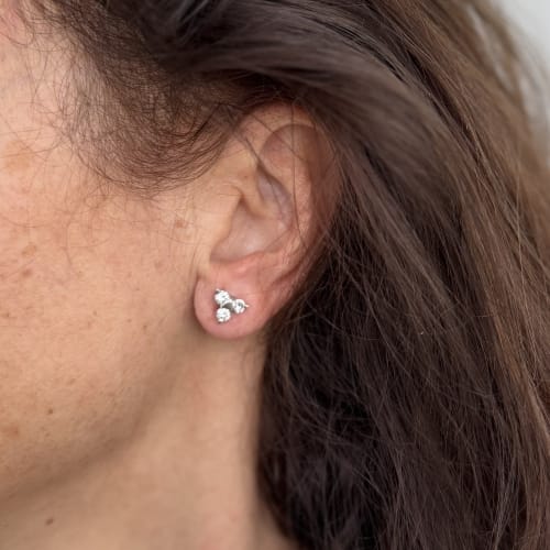 Boucles d'oreilles Boucles d'oreilles point de lumière triangulaires en or blanc 18 ct et diamants 0,96 ct 58 Facettes 29788