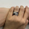 Bague Bague bandeau croisée en or blanc 18 ct avec diamants et saphirs 58 Facettes 24509