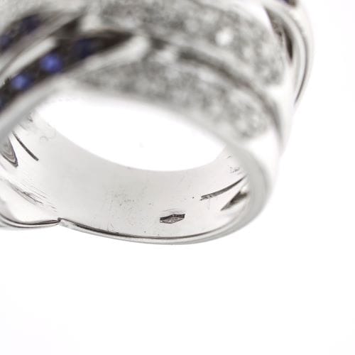 Bague Bague bandeau croisée en or blanc 18 ct avec diamants et saphirs 58 Facettes 24509